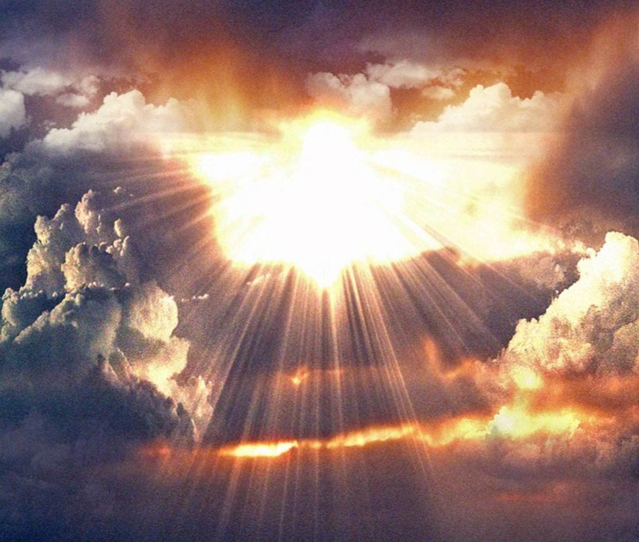Солнце св. Божий свет. Божественный свет. Бог в небе. Небесные ангелы.